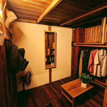 The Gk House Hostel, Ecolliving, Central City, Natural Wooden, Chill View Rooftop, Restaurant And Cocktail Bar Хошимін Екстер'єр фото