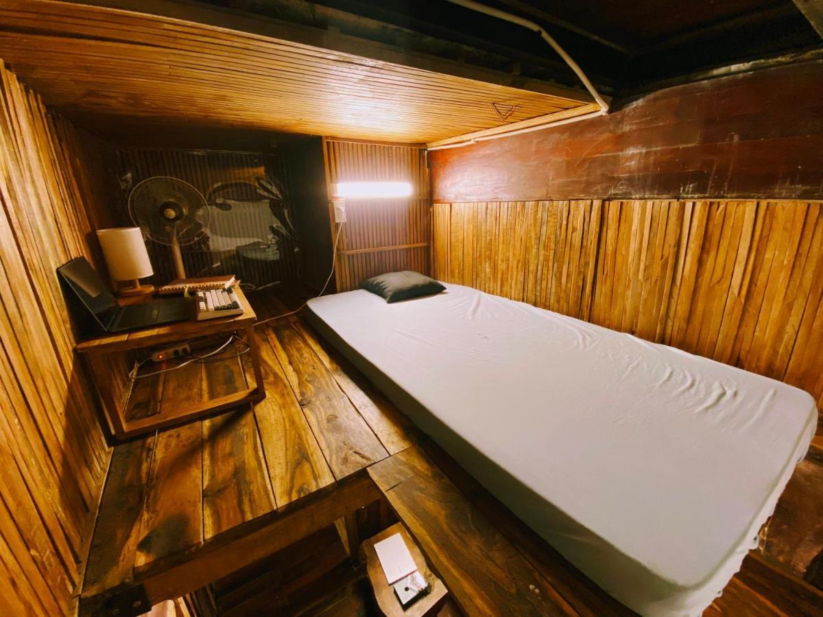 The Gk House Hostel, Ecolliving, Central City, Natural Wooden, Chill View Rooftop, Restaurant And Cocktail Bar Хошимін Екстер'єр фото