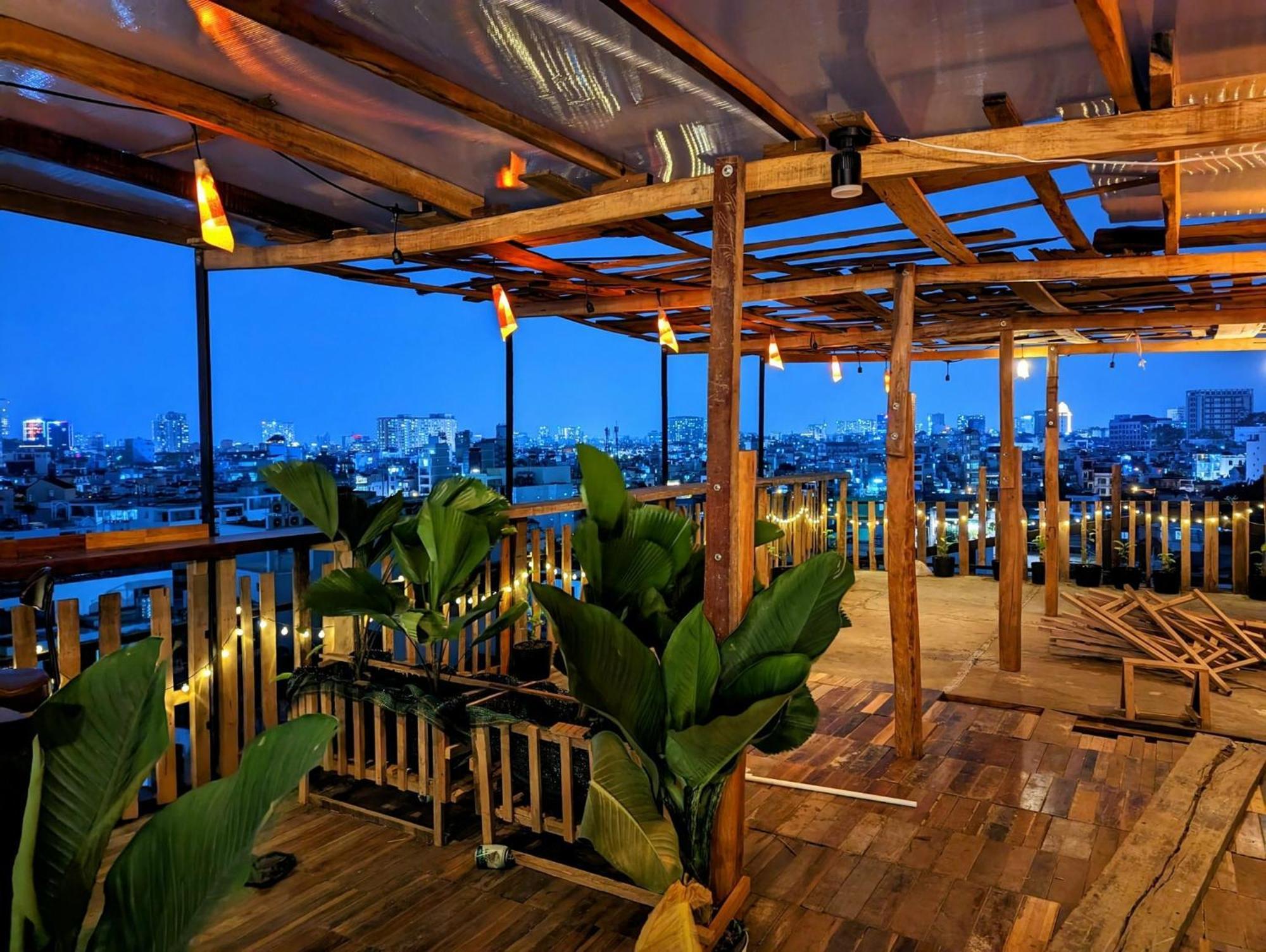 The Gk House Hostel, Ecolliving, Central City, Natural Wooden, Chill View Rooftop, Restaurant And Cocktail Bar Хошимін Екстер'єр фото