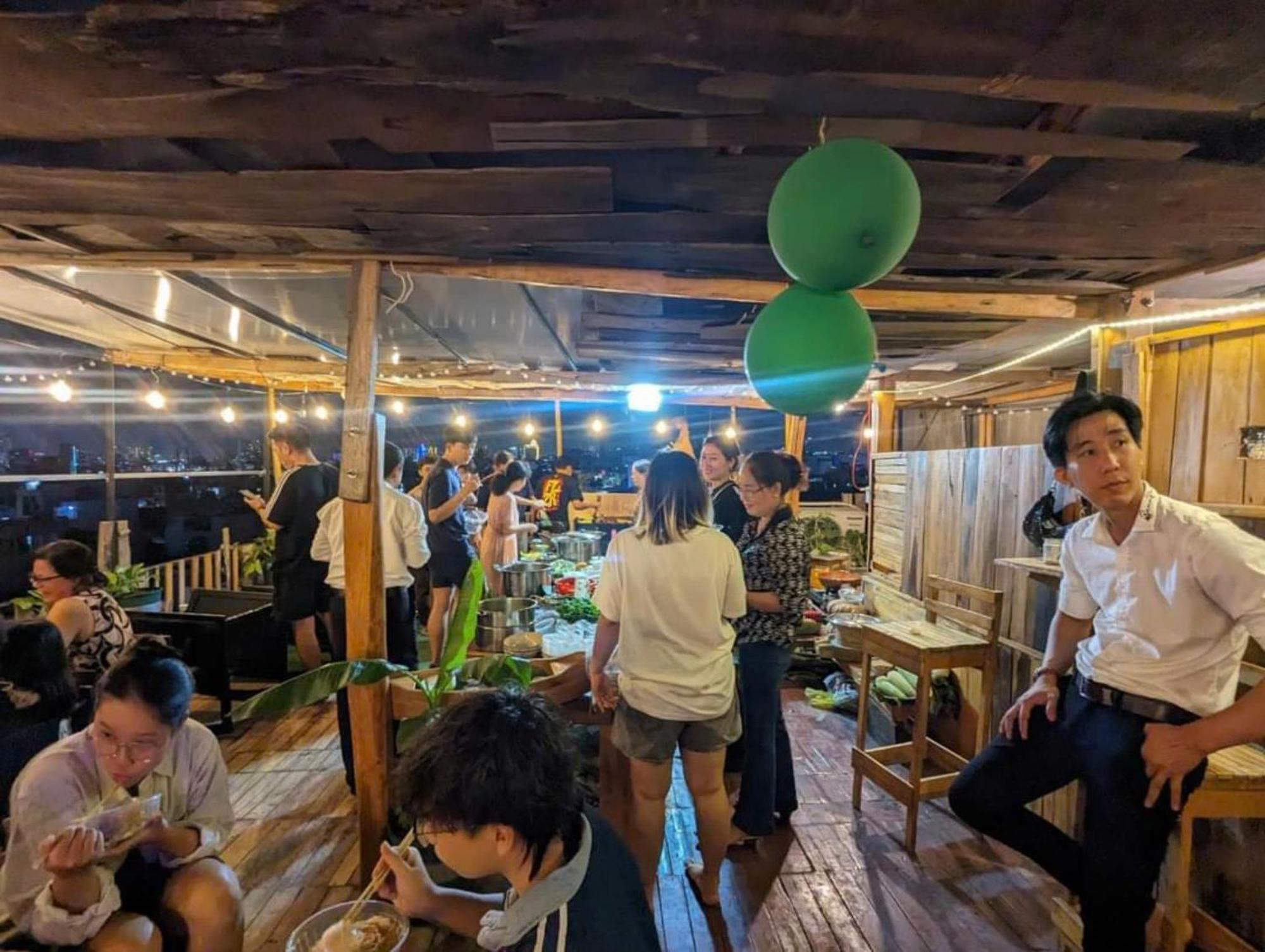 The Gk House Hostel, Ecolliving, Central City, Natural Wooden, Chill View Rooftop, Restaurant And Cocktail Bar Хошимін Екстер'єр фото